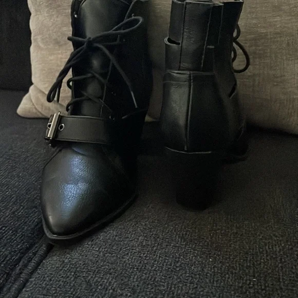 Boots - Picture 5 of 7